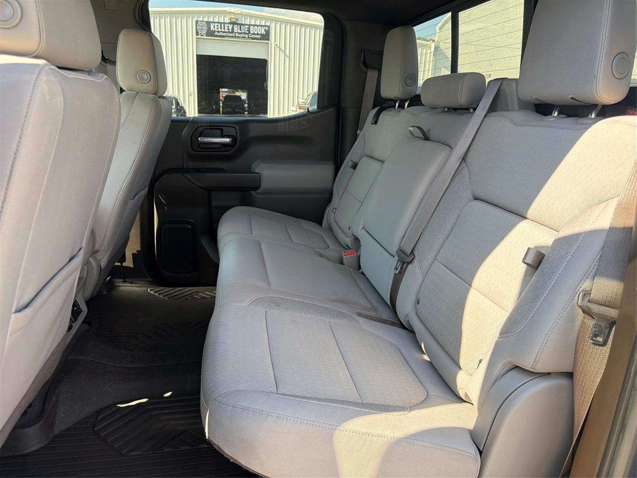 Chevrolet Silverado photo 12