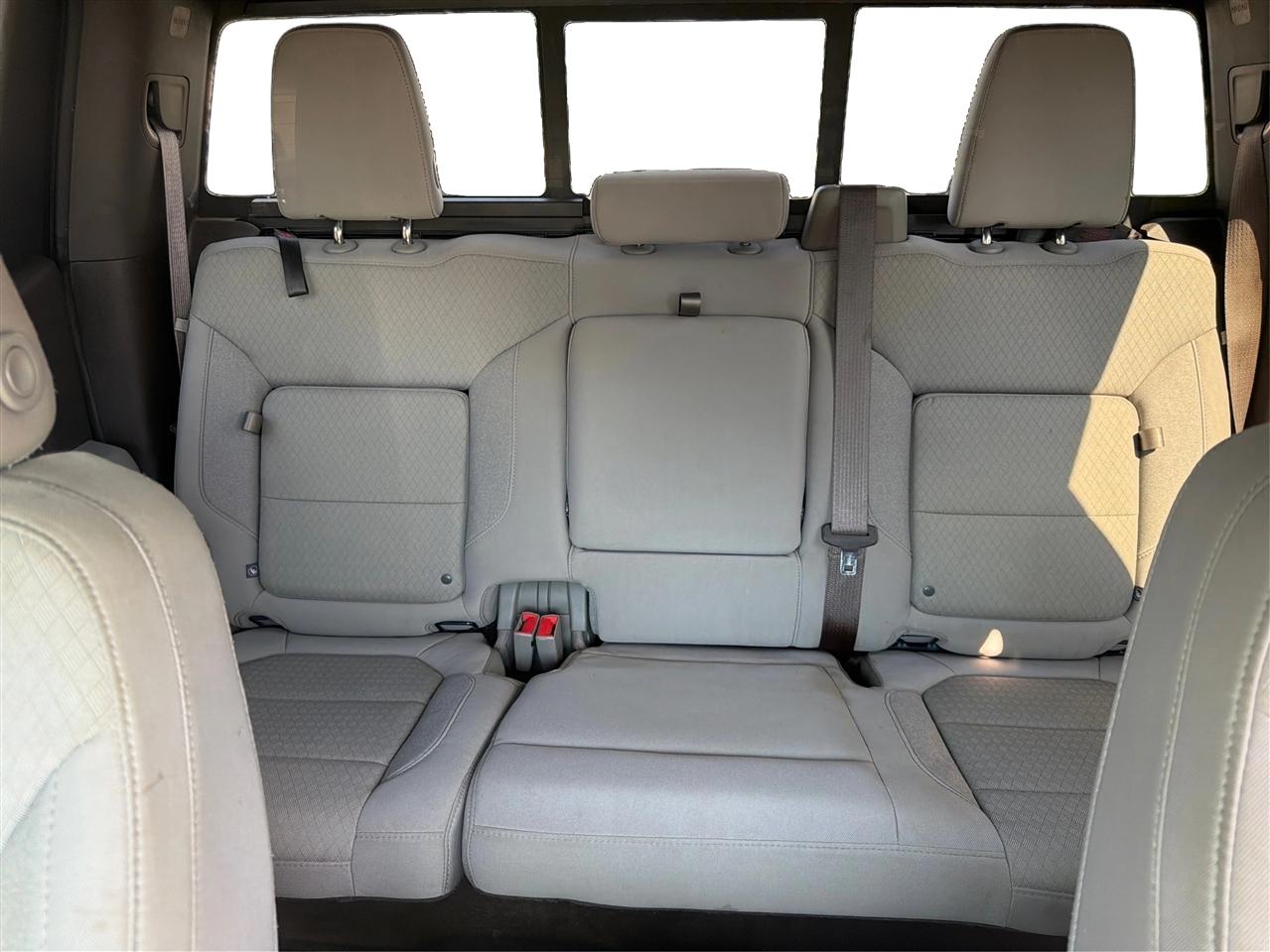 Chevrolet Silverado photo 14