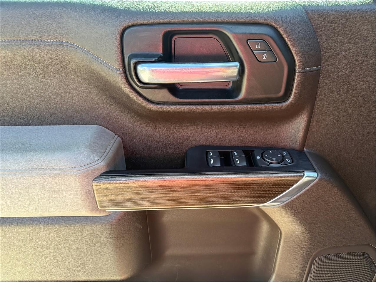 Chevrolet Silverado photo 17