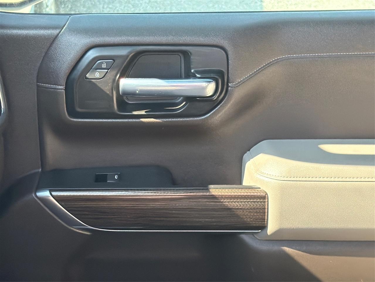 Chevrolet Silverado photo 18
