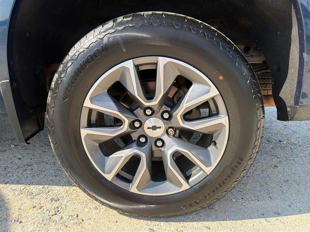 Chevrolet Silverado photo 21