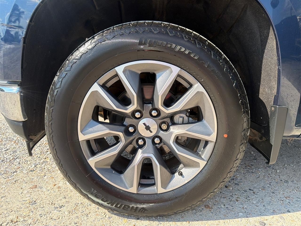 Chevrolet Silverado photo 22