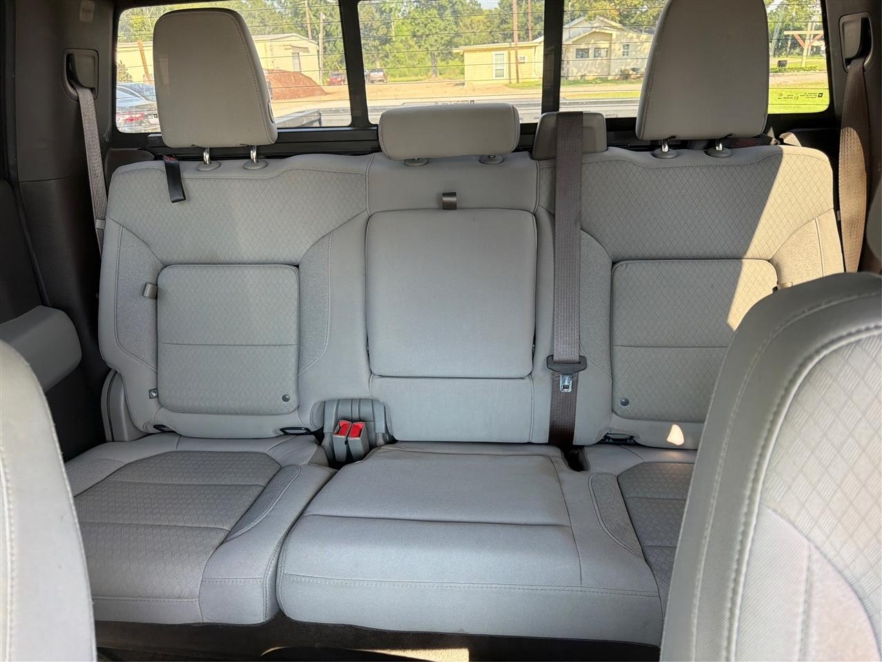 Chevrolet Silverado photo 29