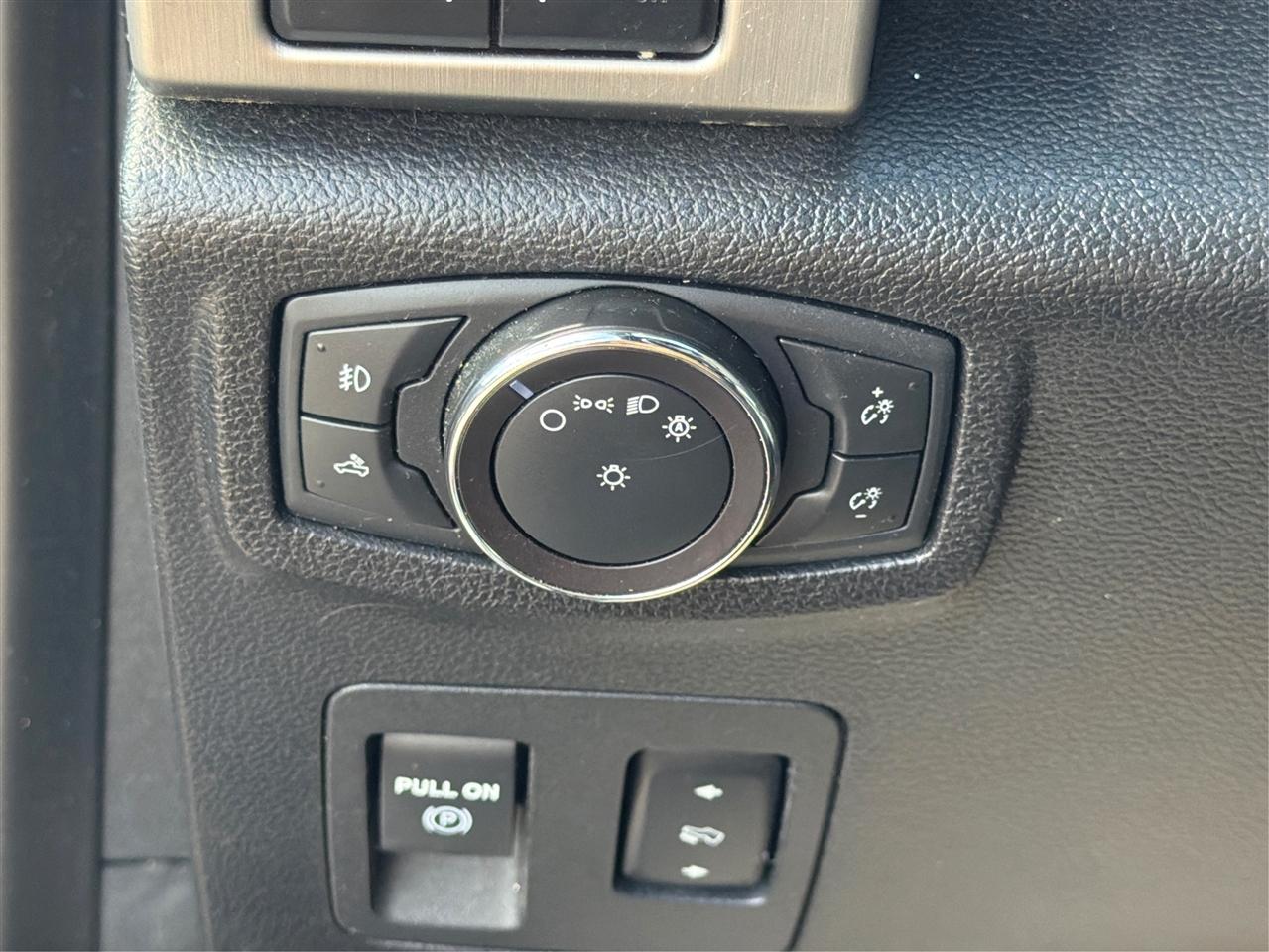 Ford F-150 photo 17