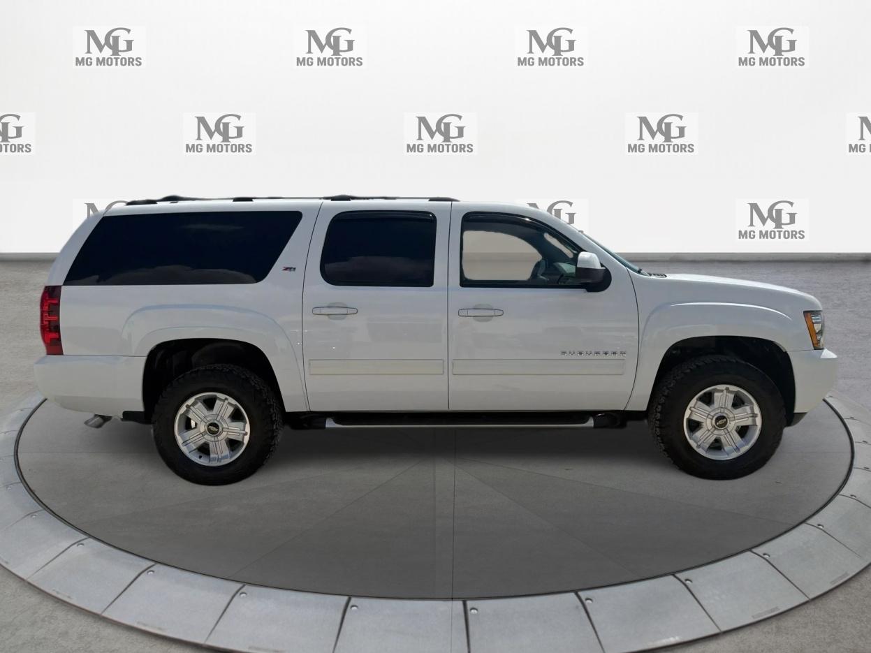 Chevrolet Suburban photo 2