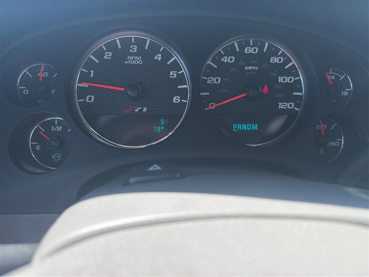 Chevrolet Suburban photo 16