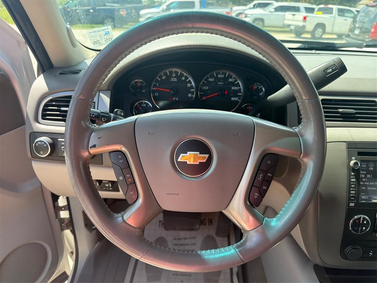 Chevrolet Suburban photo 17
