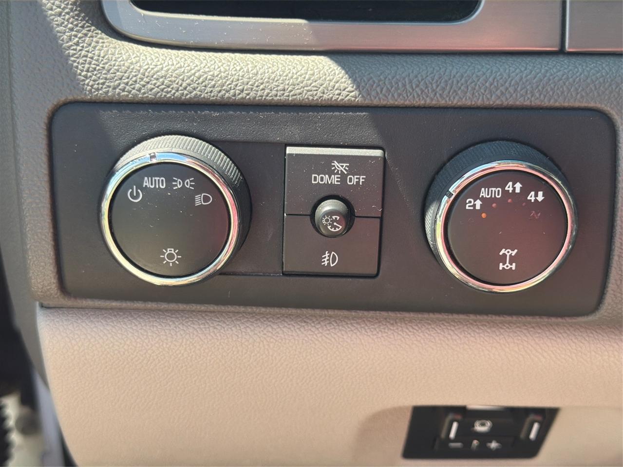 Chevrolet Suburban photo 18