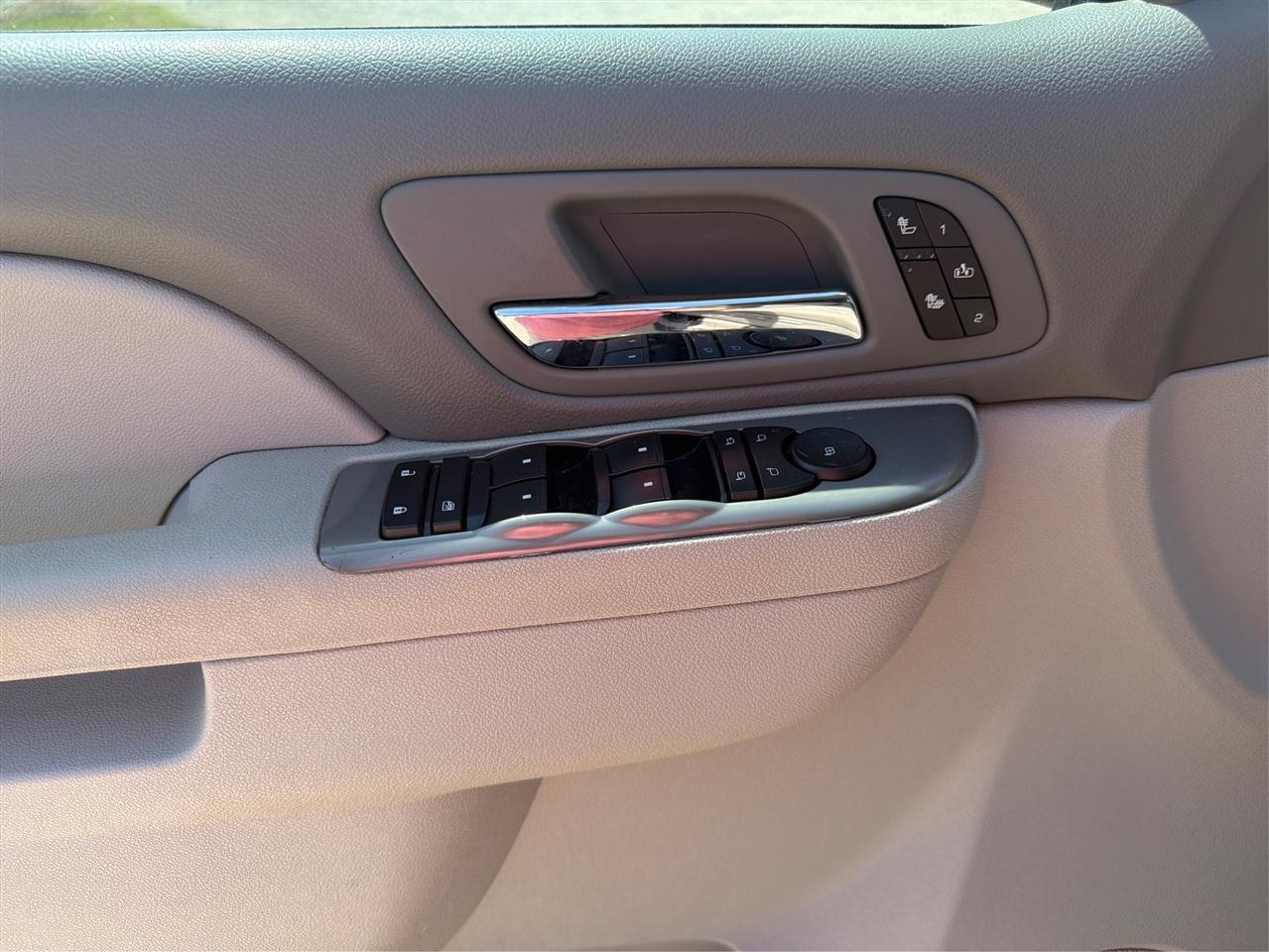 Chevrolet Suburban photo 20