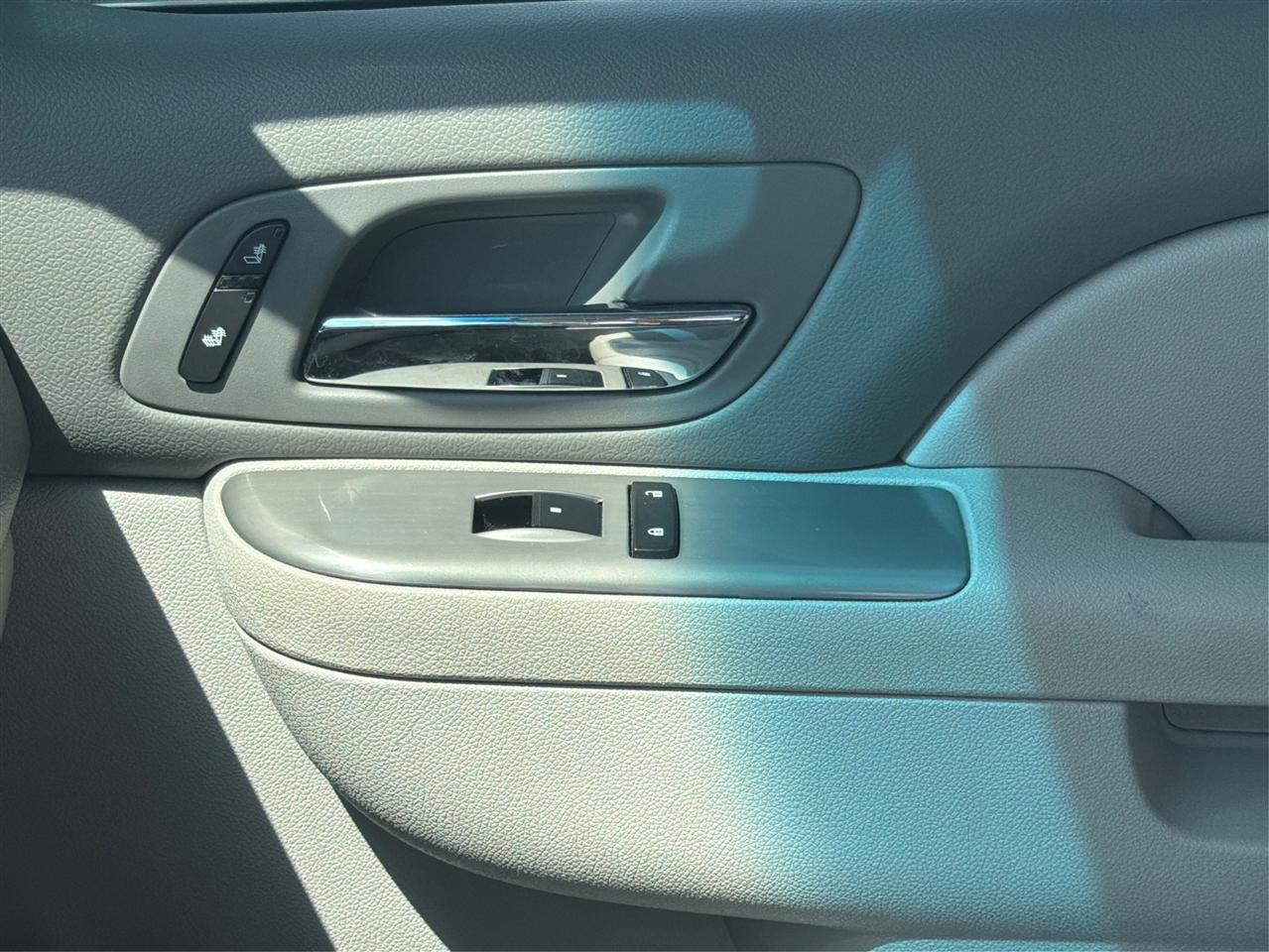 Chevrolet Suburban photo 22