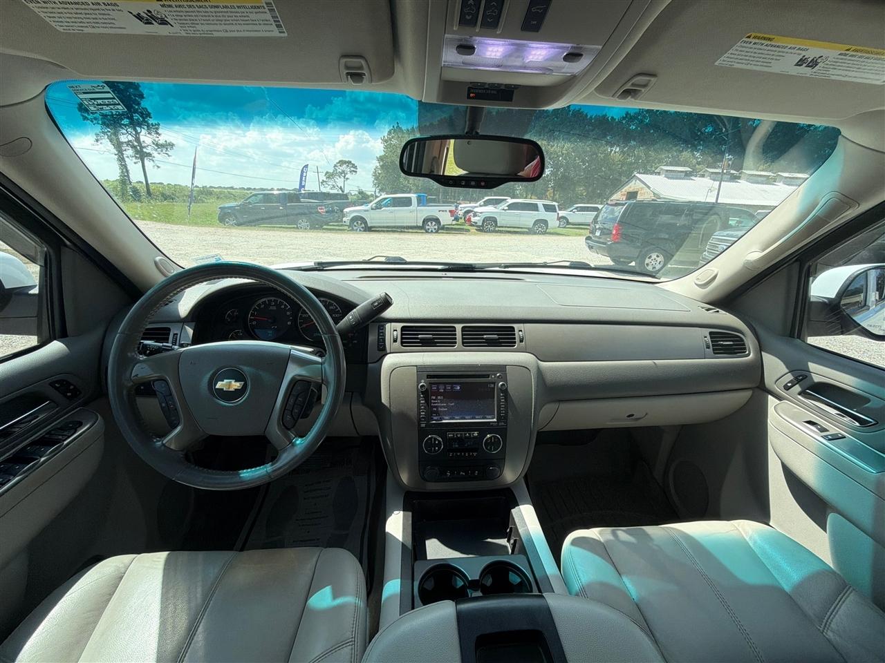 Chevrolet Suburban photo 23