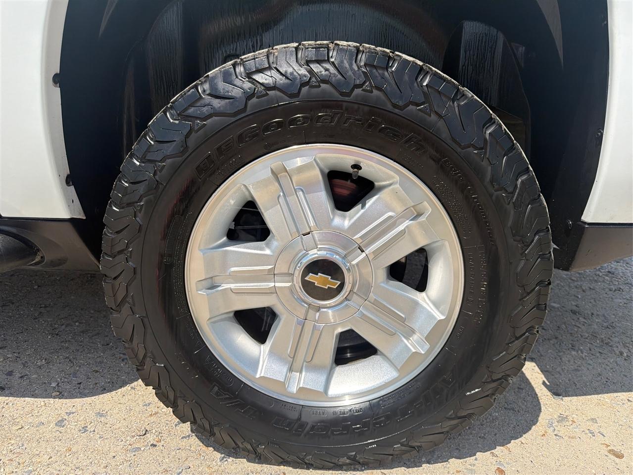 Chevrolet Suburban photo 25