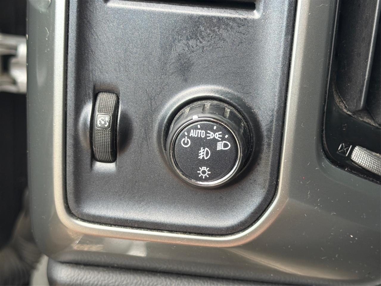 Chevrolet Silverado photo 17
