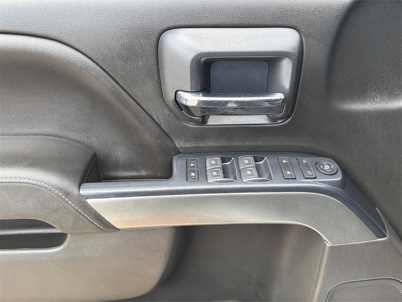 Chevrolet Silverado photo 19