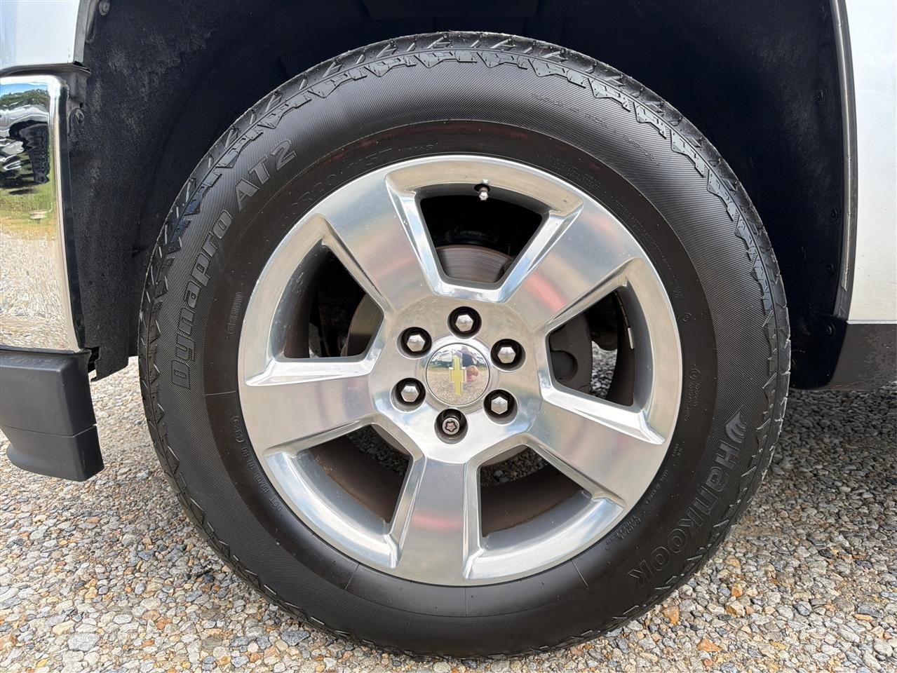Chevrolet Silverado photo 24