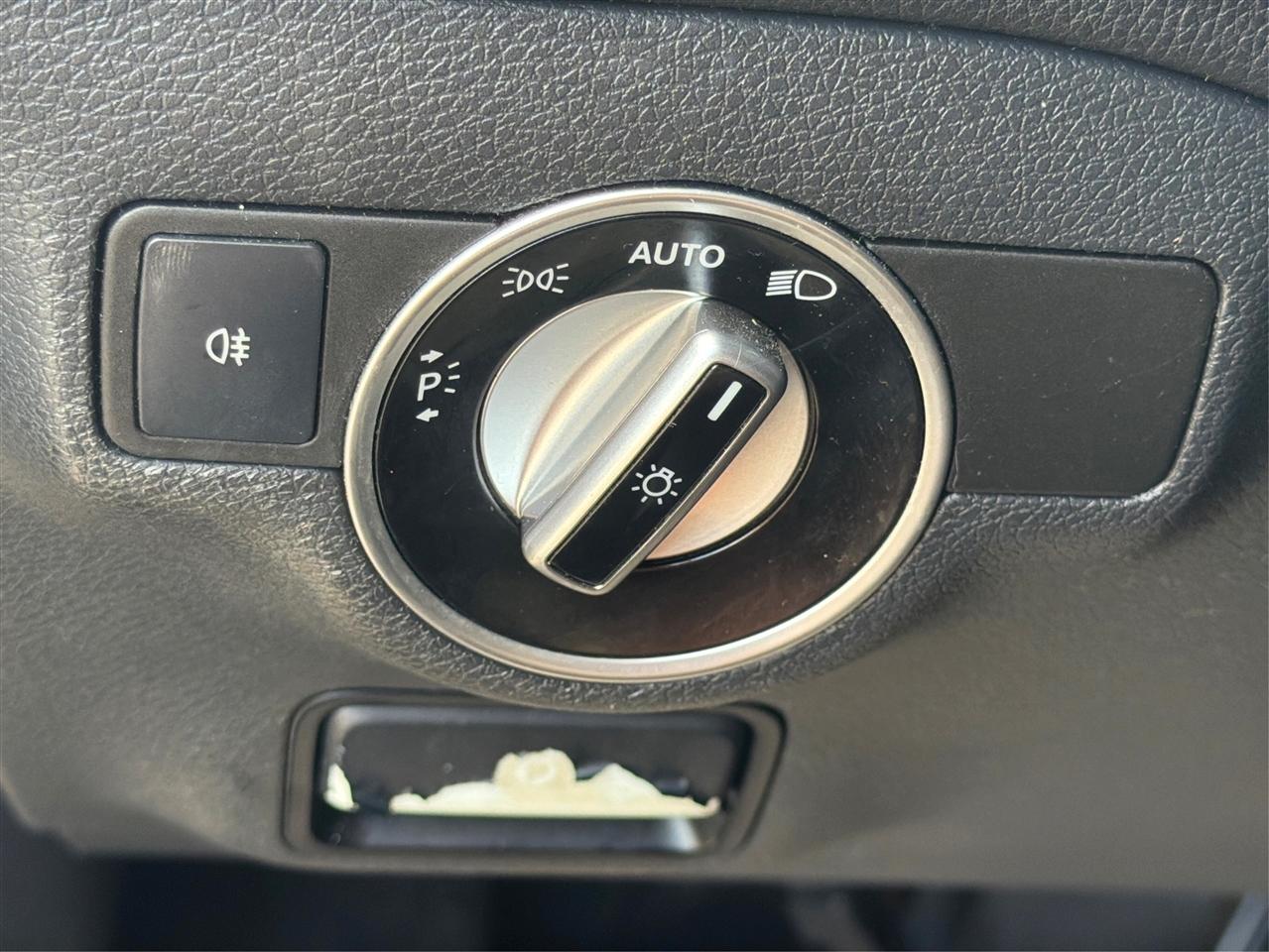 Mercedes-Benz CLA photo 18