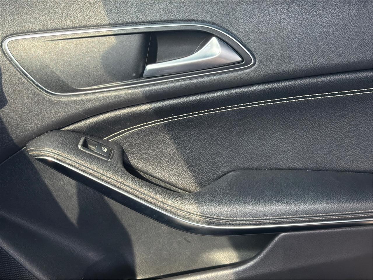 Mercedes-Benz CLA photo 21