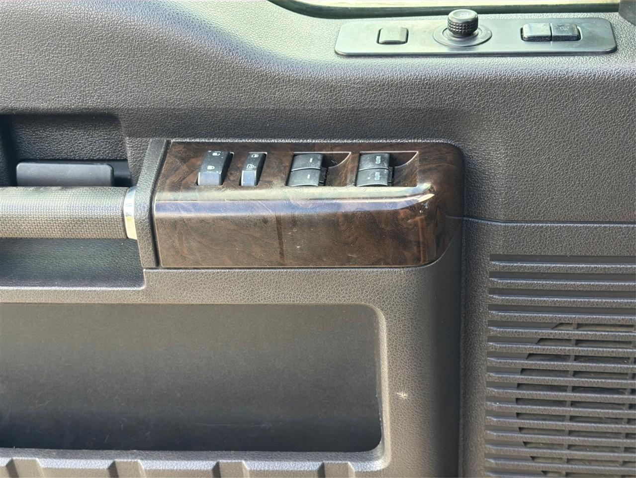 Ford F-250 photo 19