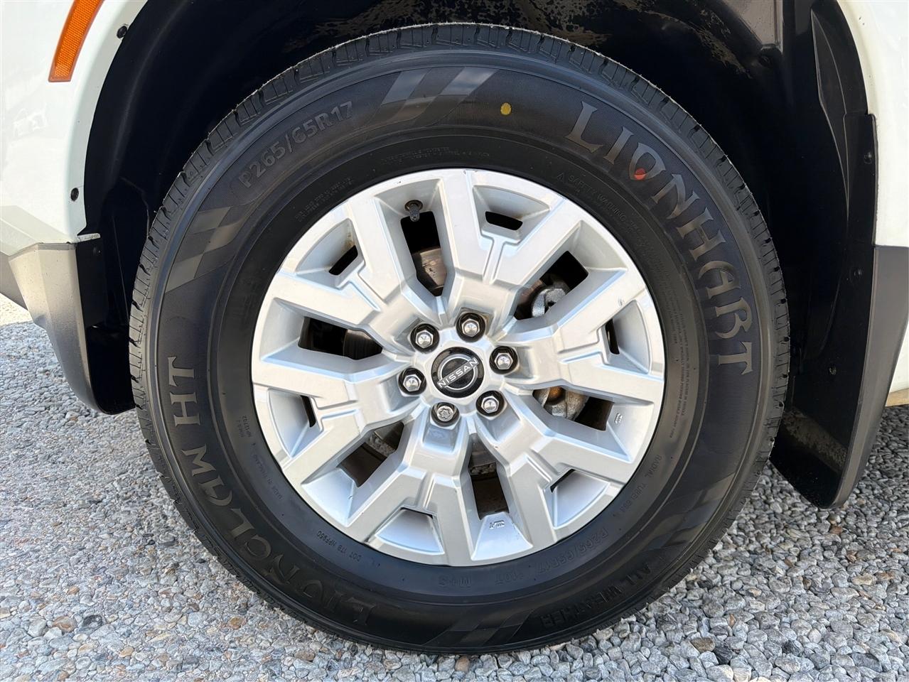 Nissan Frontier photo 24