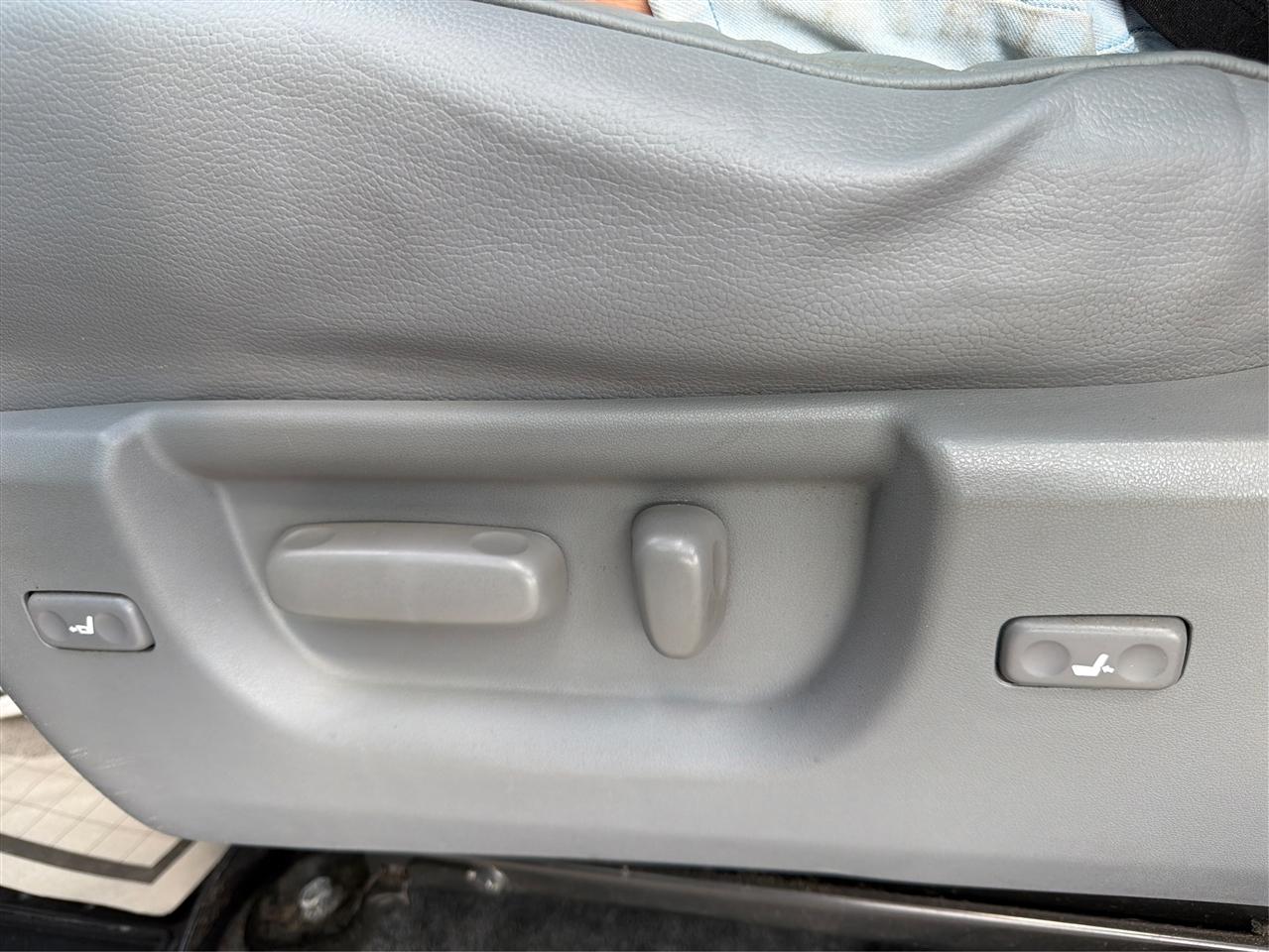 Toyota Sequoia  2013