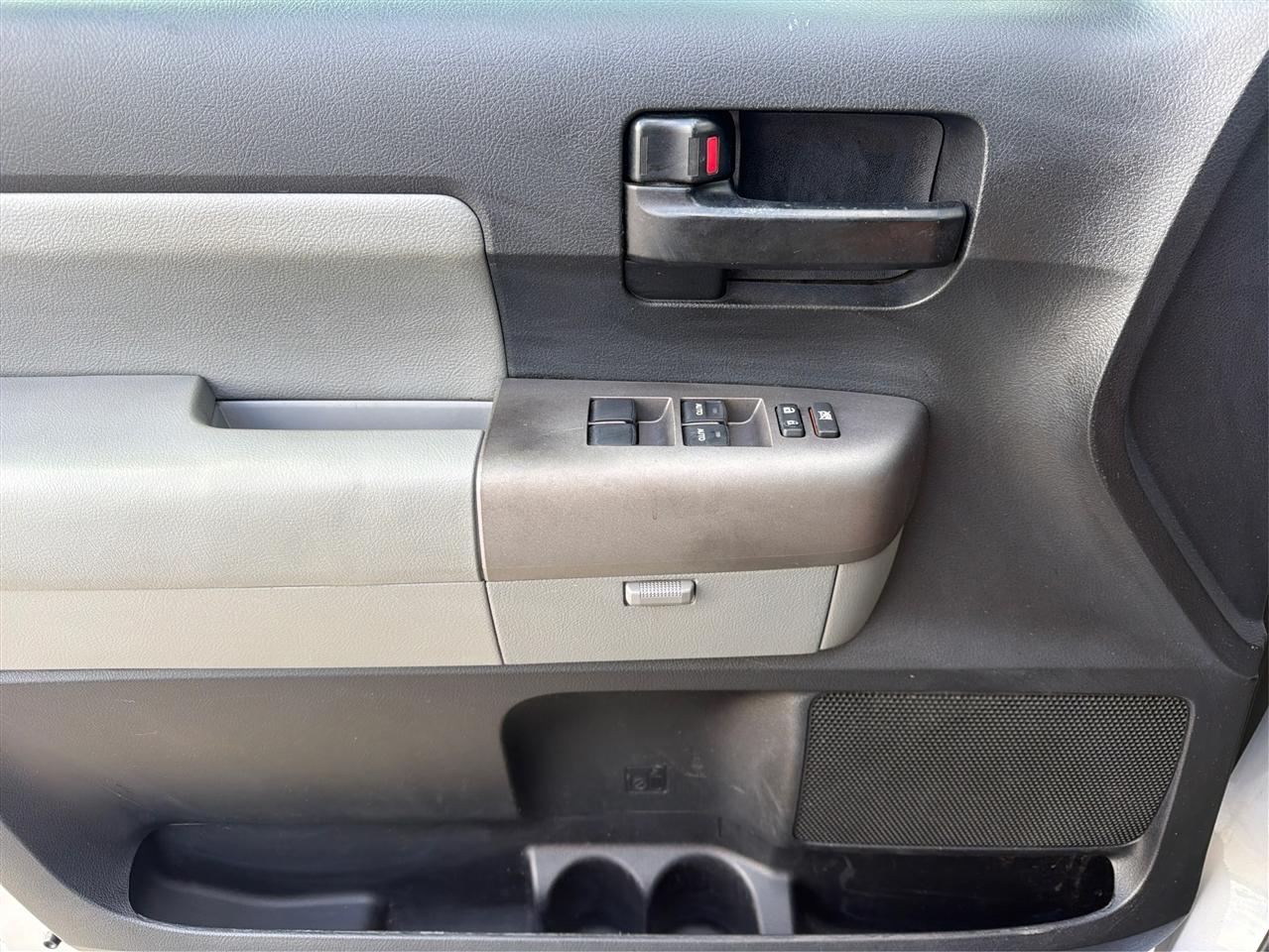 Toyota Sequoia  2013