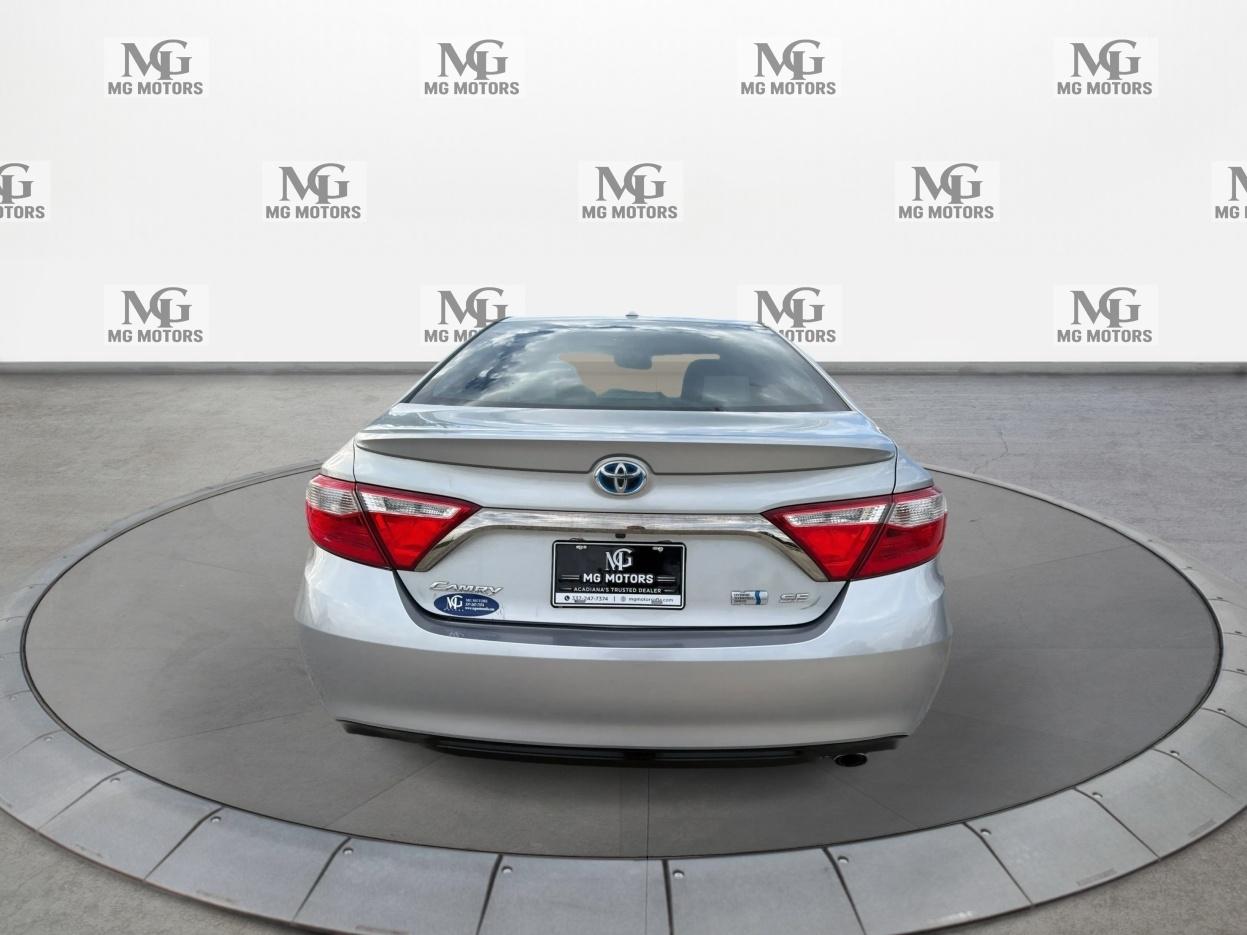 Toyota Camry Hybrid SE 2016