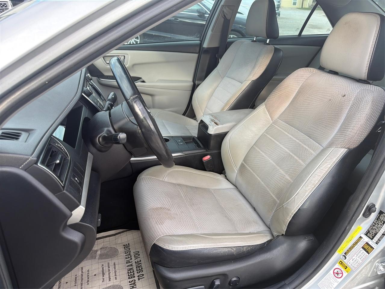 Toyota Camry Hybrid SE 2016