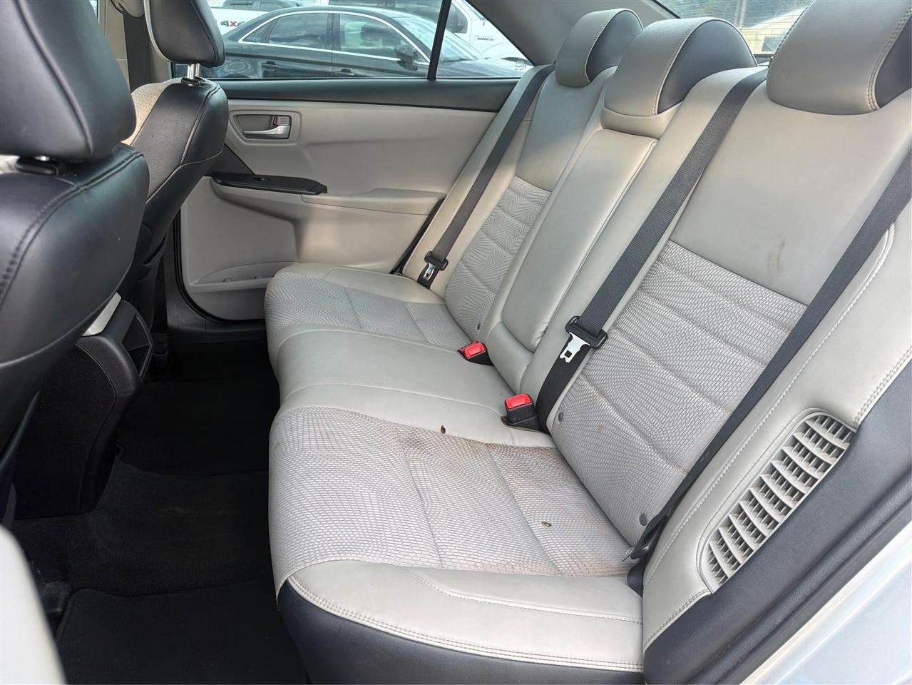 Toyota Camry Hybrid SE 2016