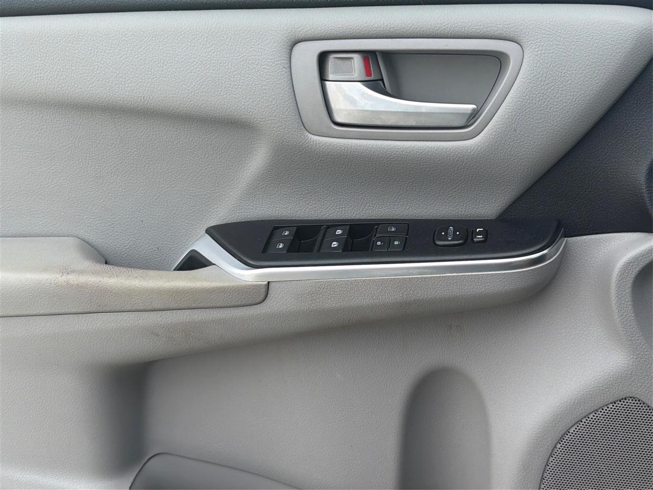 Toyota Camry Hybrid SE 2016