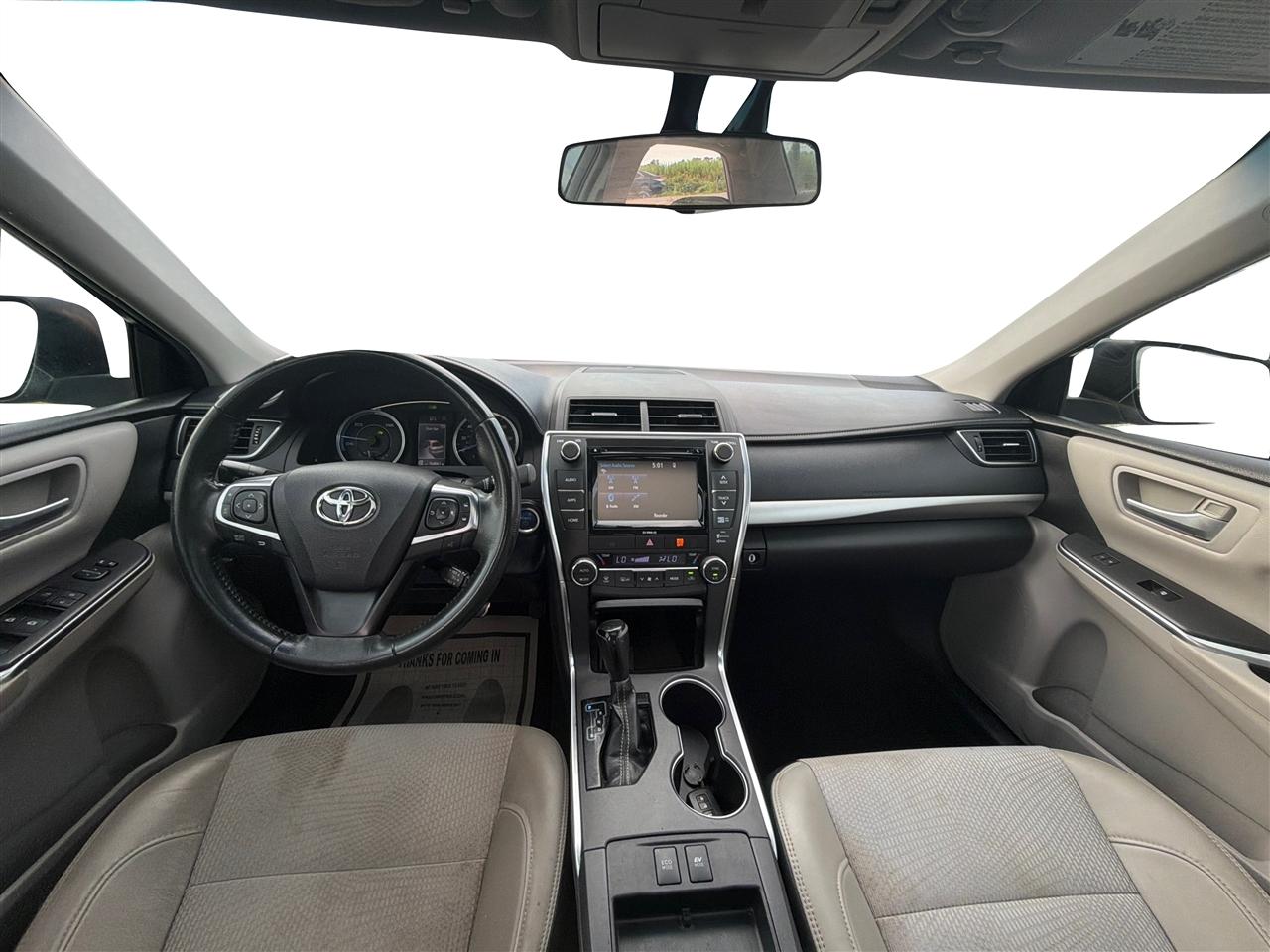 Toyota Camry Hybrid SE 2016