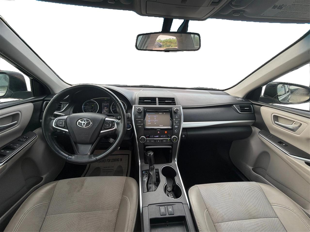 Toyota Camry Hybrid SE 2016