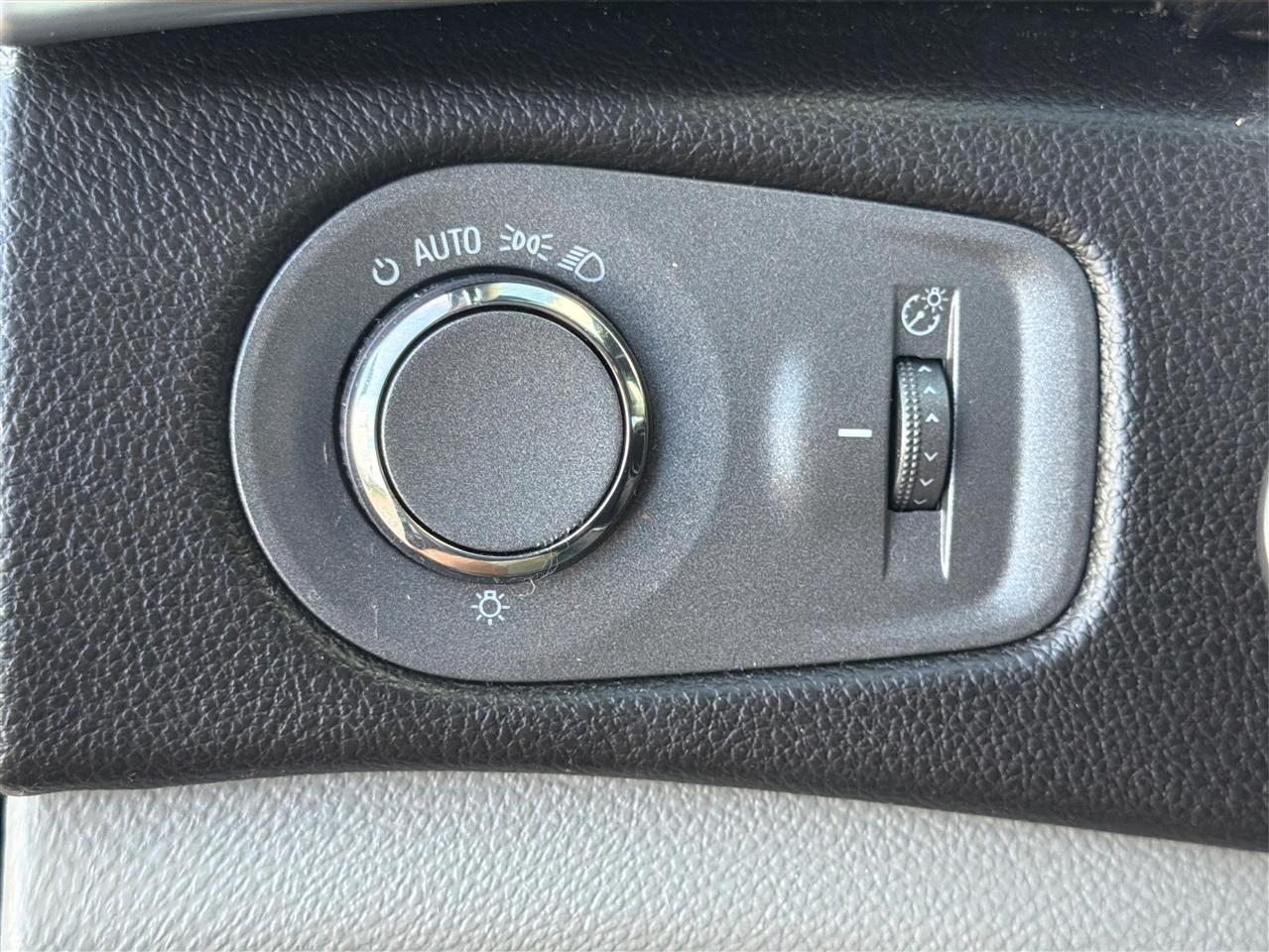 Cadillac SRX FWD 4dr Luxury Collection 2011