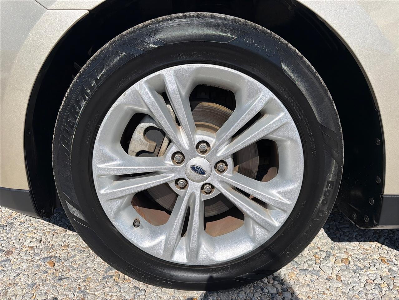 Ford Taurus SE FWD 2018
