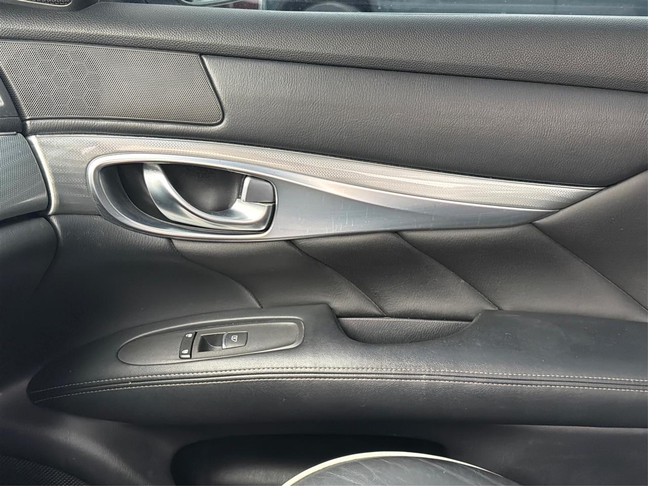 Infiniti Q70 4dr Sdn V6 AWD 2016