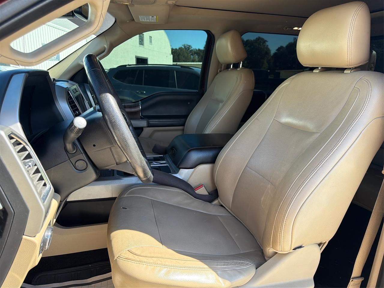 Ford F-150 4WD SuperCrew 145" Lariat 2015