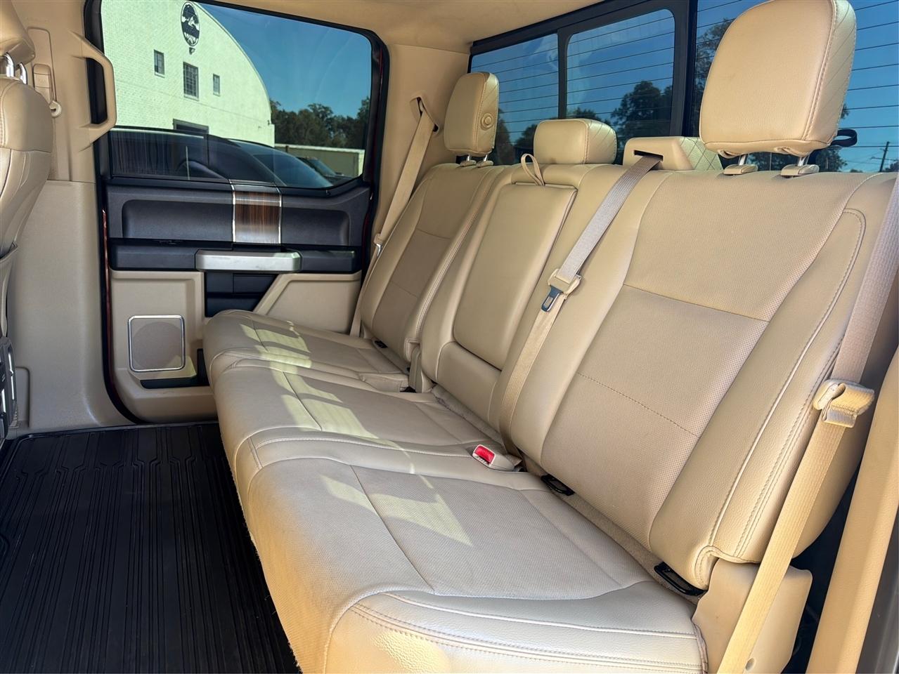 Ford F-150 4WD SuperCrew 145" Lariat 2015