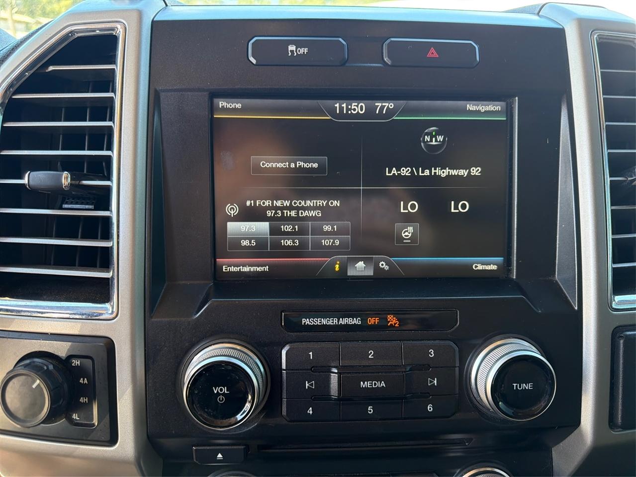 Ford F-150 4WD SuperCrew 145" Lariat 2015