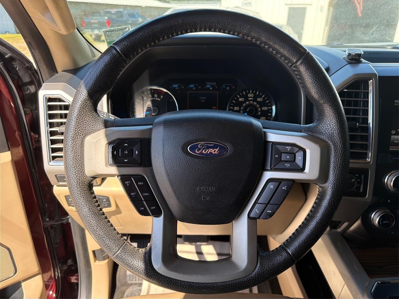 Ford F-150 4WD SuperCrew 145" Lariat 2015