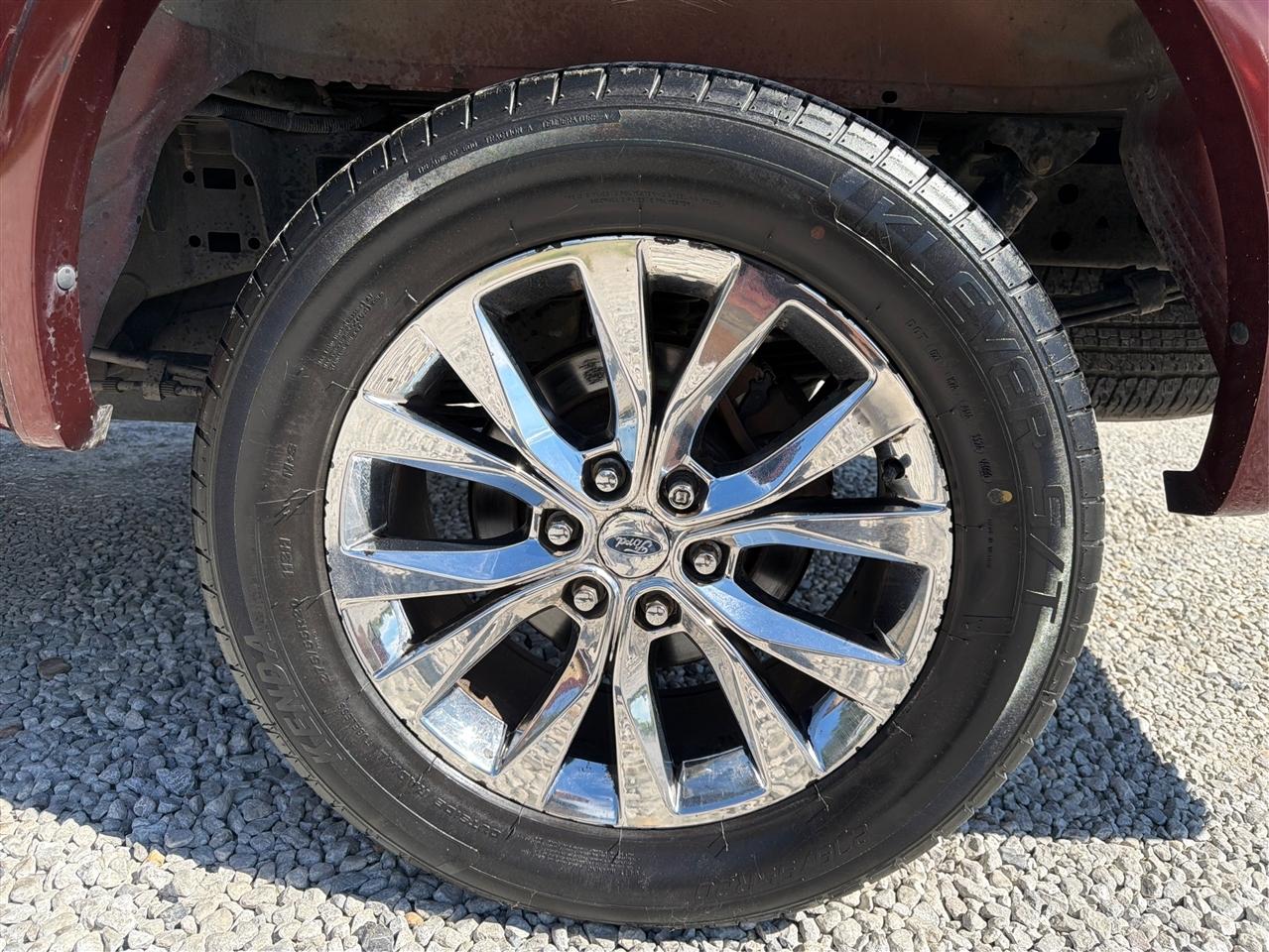 Ford F-150 4WD SuperCrew 145" Lariat 2015