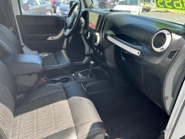 Jeep Wrangler Sahara 4WD 2012