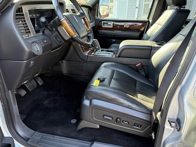 Lincoln Navigator 4WD 2012
