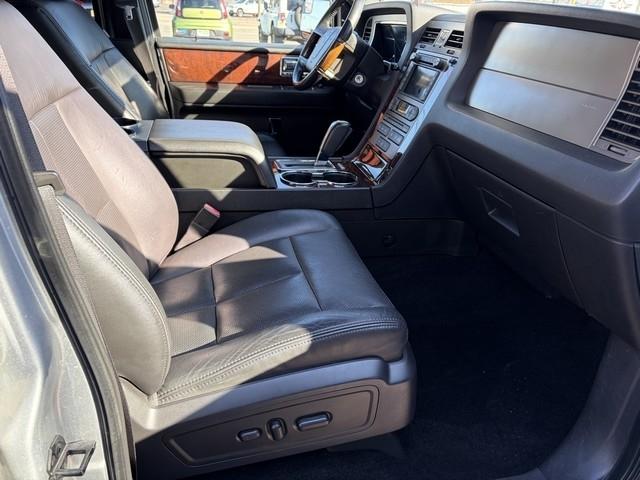 Lincoln Navigator 4WD 2012