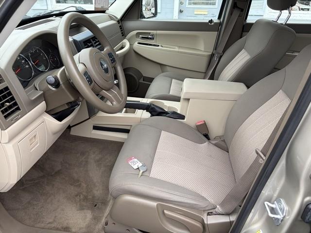 Jeep Liberty Sport 4WD 2011