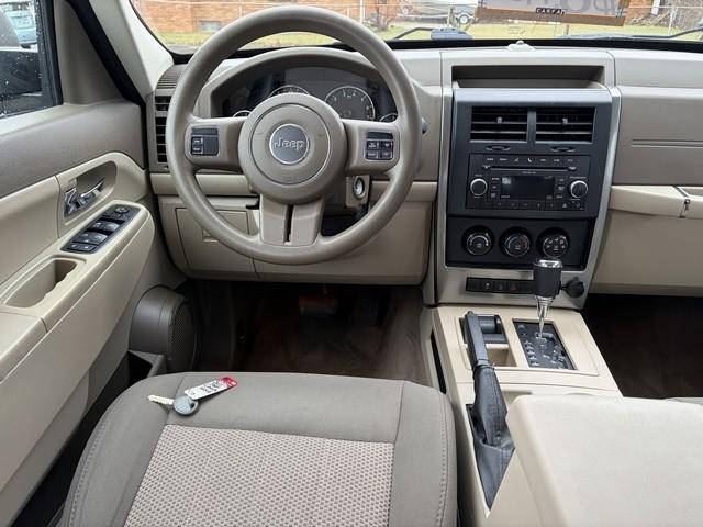 Jeep Liberty Sport 4WD 2011