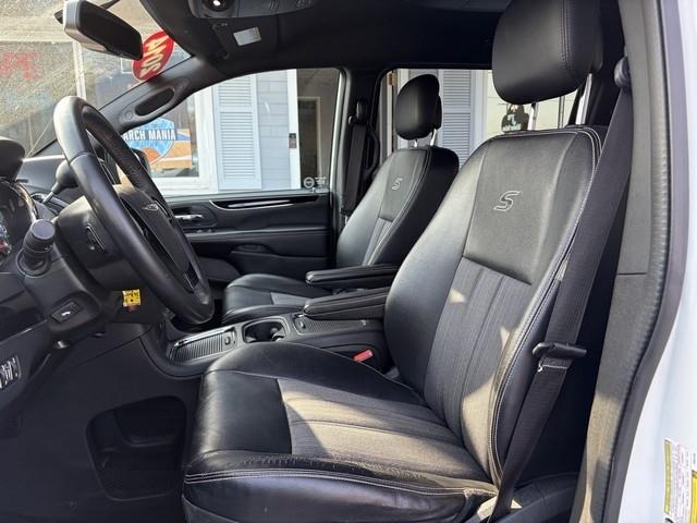 Chrysler Town & Country S 2014