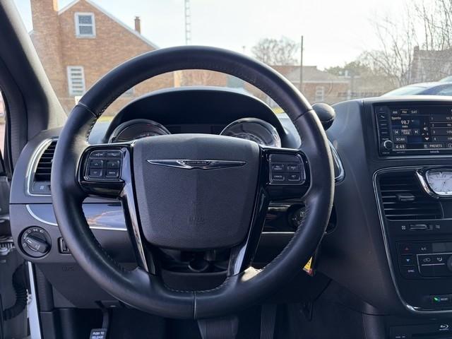 Chrysler Town & Country S 2014