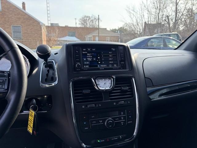 Chrysler Town & Country S 2014