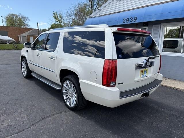 Cadillac Escalade ESV AWD Luxury 2011