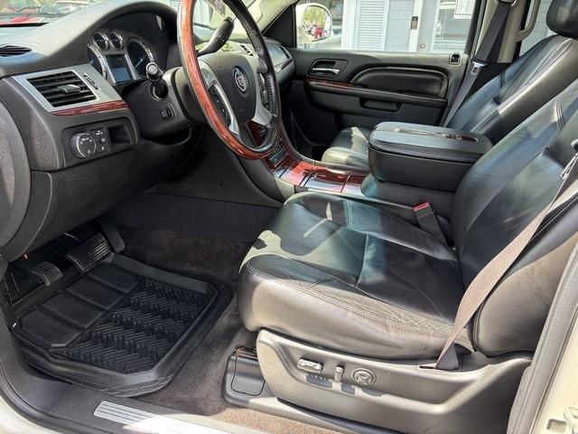 Cadillac Escalade ESV AWD Luxury 2011
