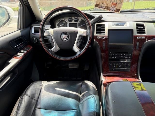 Cadillac Escalade ESV AWD Luxury 2011